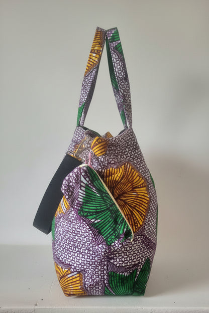 Side view of the Fans and Dots market bag with matching zipped pouch clipped beside the fabric handles