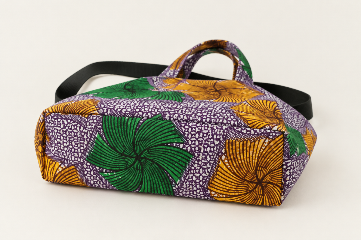 Illustrative bag bottom and gusset view